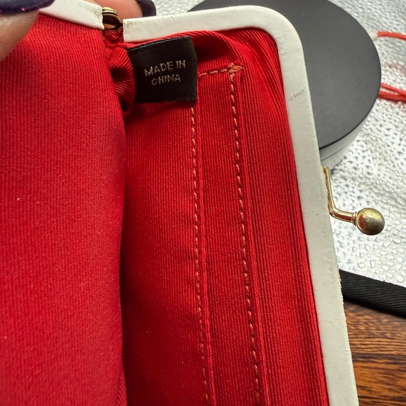 Coach Poppy signature canvas suede floral appliqué wristlet/coin purse. - Picture 13 of 13